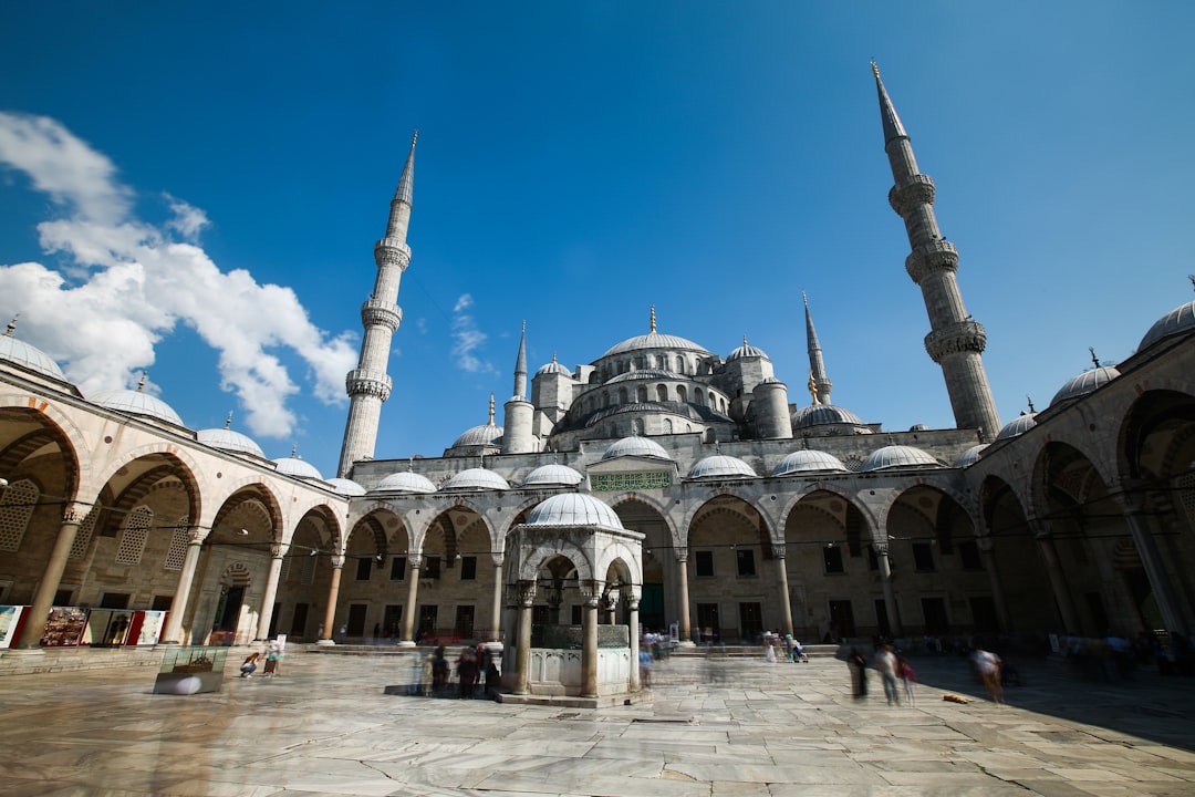 Türkiye’de ev satın aldıktan sonra yapılması gerekenler: abonelikler ve kayıtlar