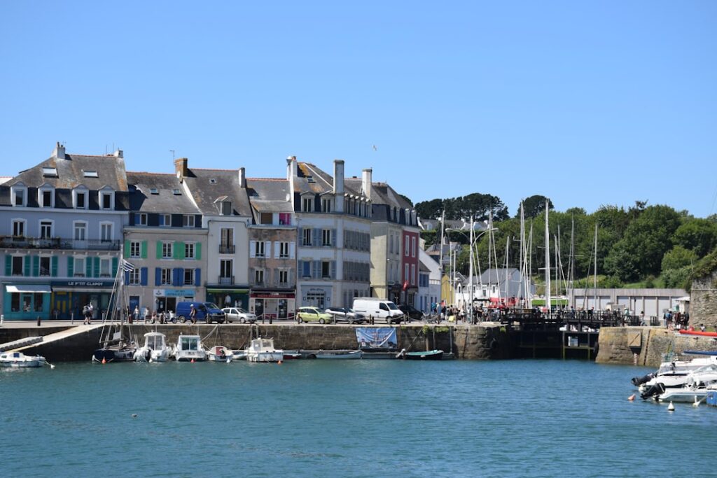 Les plus beaux villages de Basse-Normandie : entre plage et bocage