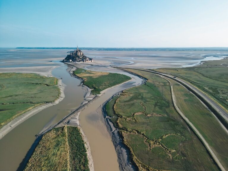 Marché immobilier en Basse-Normandie : littoral prisé, arrière-pays abordable