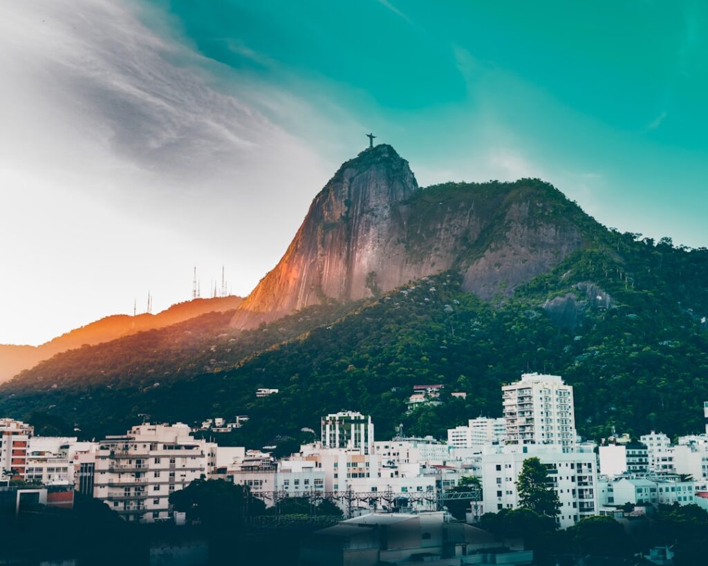 Vivir en un condominio cerrado en Brasil: seguridad, servicios y comunidad