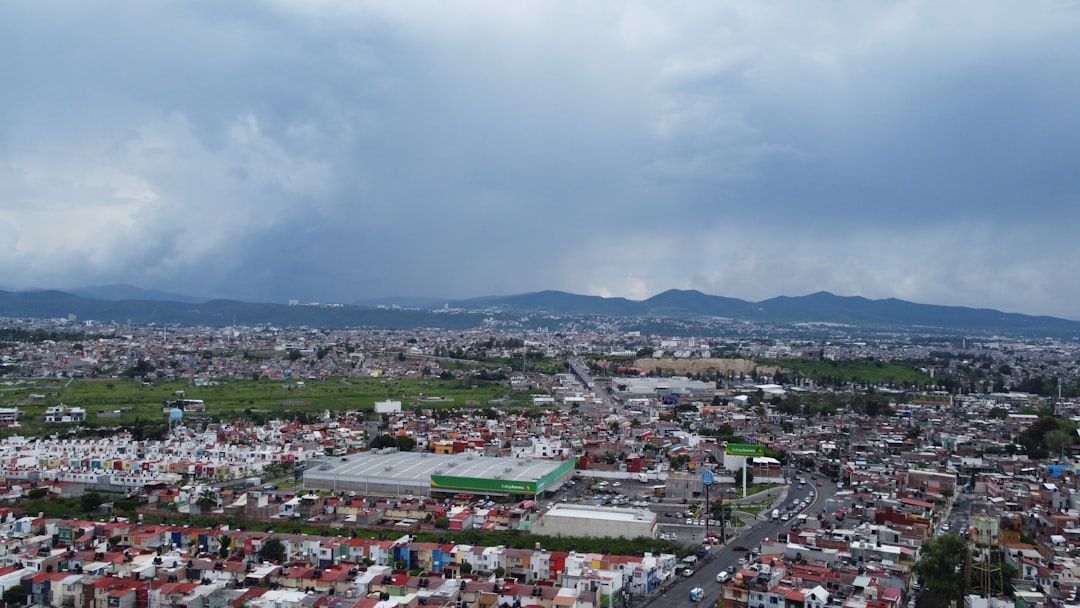 Vivir en un residence vigilado en México: pros y contras de las gated community