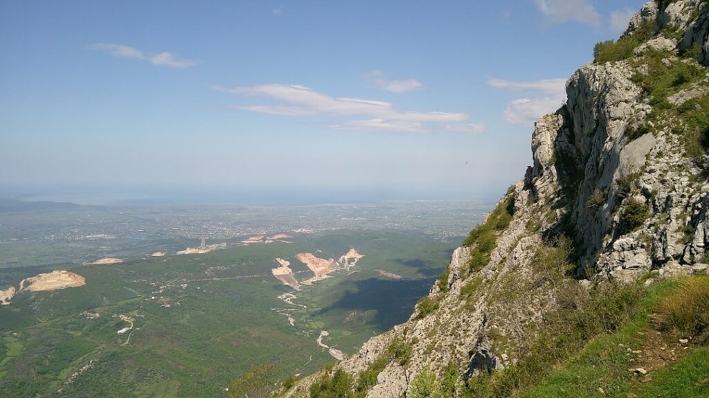 Vivre en Rhône-Alpes : entre lacs et montagnes, un cadre de vie dynamique