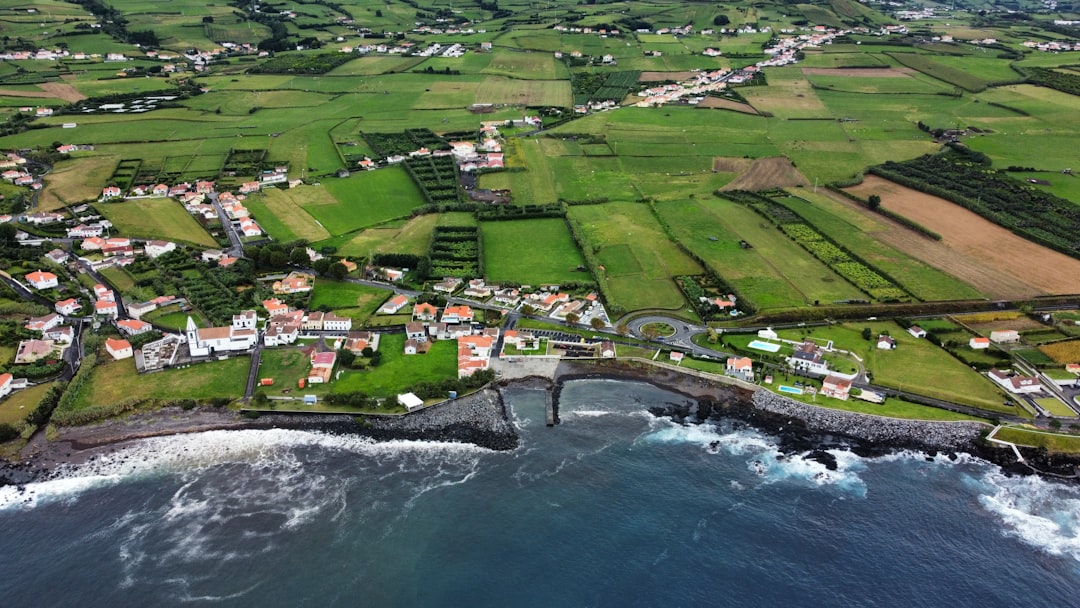 Où acheter un bien immobilier aux Açores : São Miguel, Terceira ou Pico ?