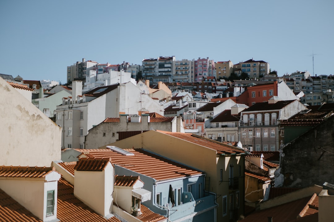 Où acheter dans la région de Coimbra : ville historique ou villages alentours ?