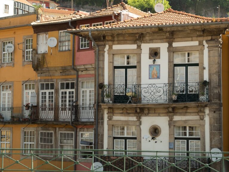 Where to buy in the Viana do Castelo region: coast or inland?