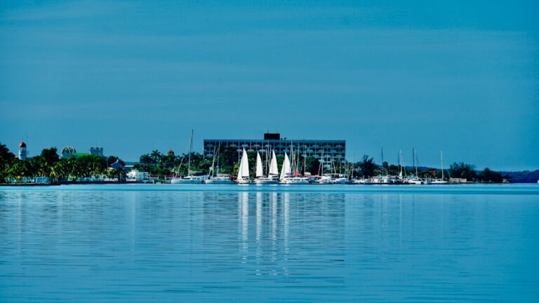 Sate și golfuri de vis: Assos, Fiskardo, Loggos, Kérí, Kióni (Ithaca)