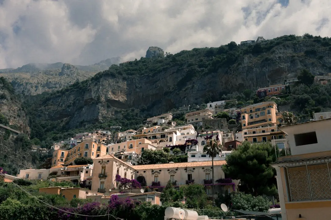 Où acheter en Sardaigne : Costa Smeralda ou villages de l’intérieur ?