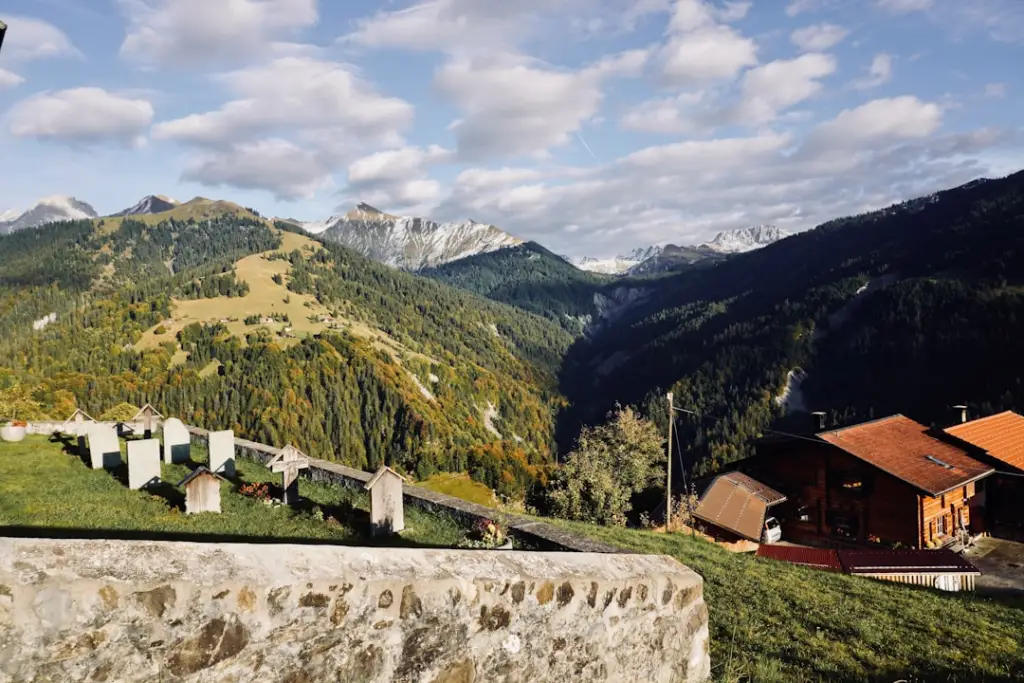 Où acheter en Vallée d’Aoste : Courmayeur, Aoste ou les vallées latérales ?