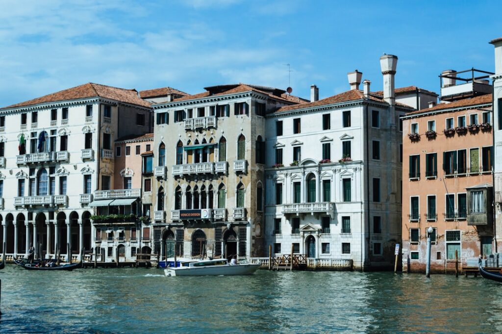 Les plus beaux villages du Frioul : traditions, vins et culture frontalière