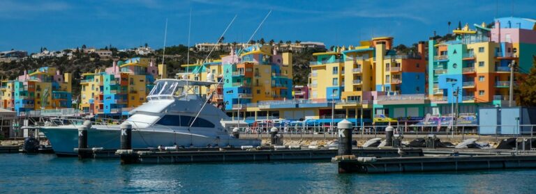 Unde să cumperi în Insulele Ionice: nordul/sudul Corfu, Vasilikí (Lefkada), Assos (Kefalonia), Vasil