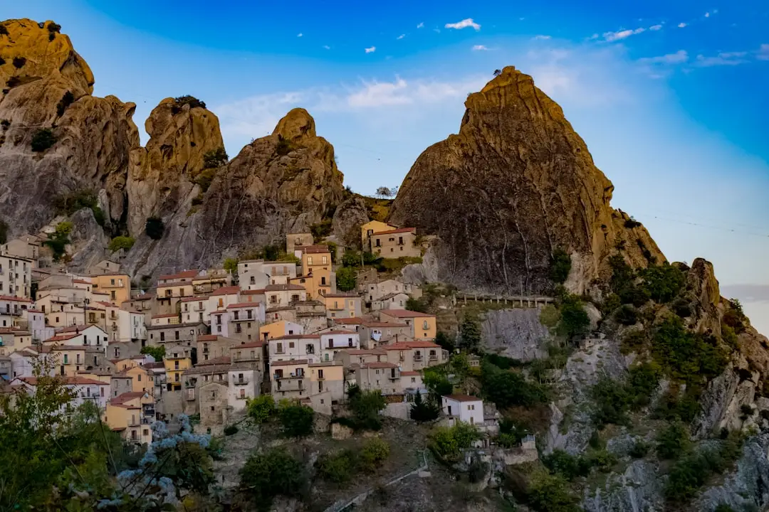 Vivre en Sicile : culture, gastronomie et douceur insulaire