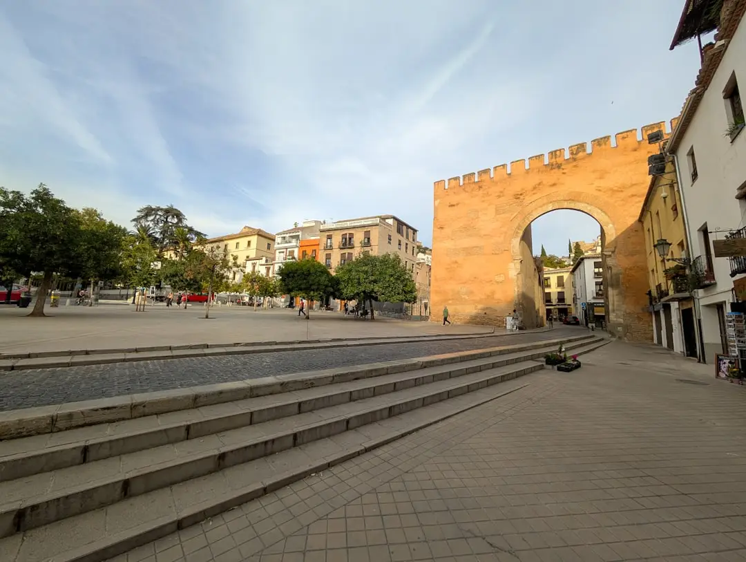 Où acheter en Andalousie : Séville, Malaga, Grenade ou la Costa de la Luz ?